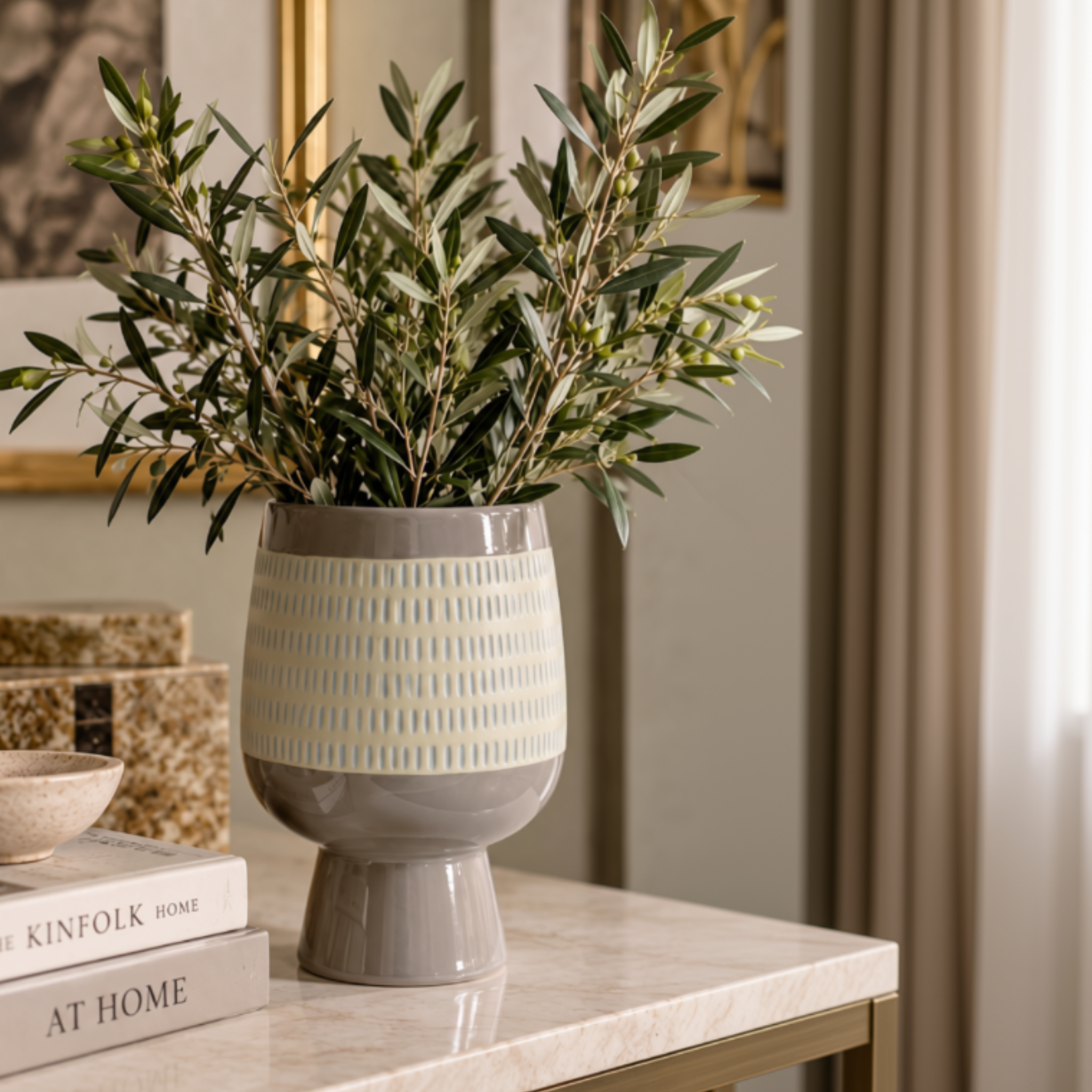 TEXTURED CERAMIC ACCENT POT - LATTE