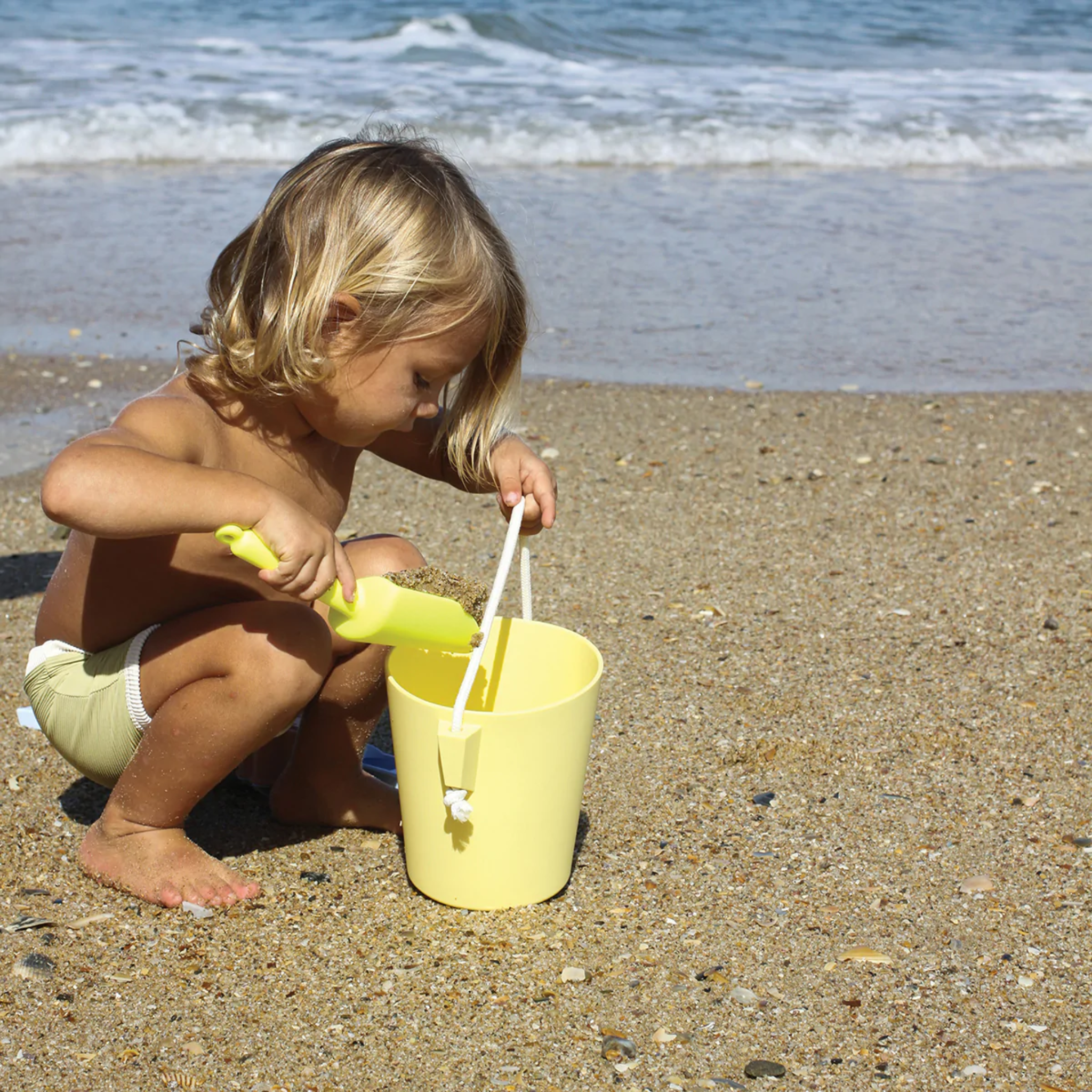 SUNNYLIFE SILICONE BUCKET & SPADE SET - CITRUS