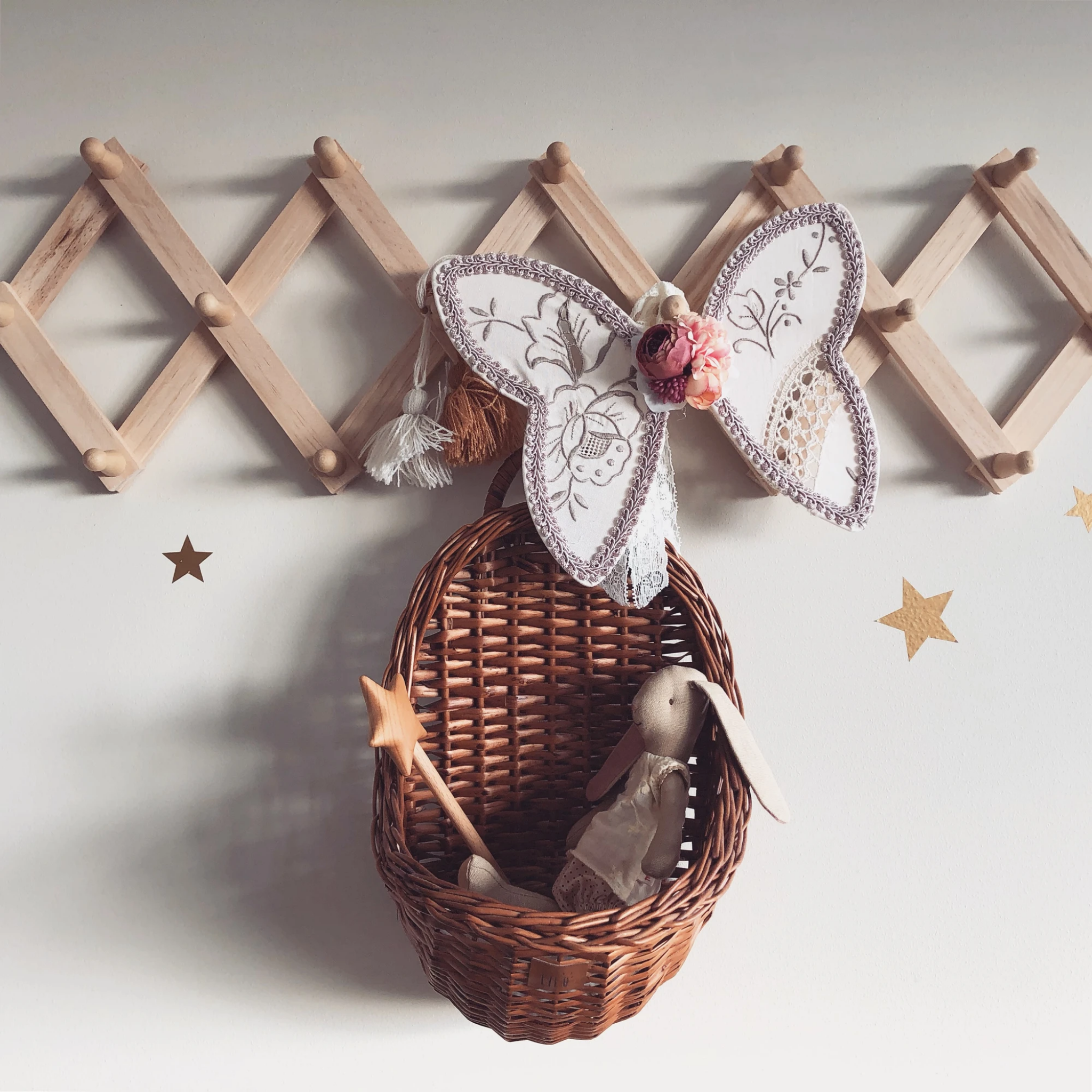 WICKER WALL BASKET HANDCRAFTED - NATURAL