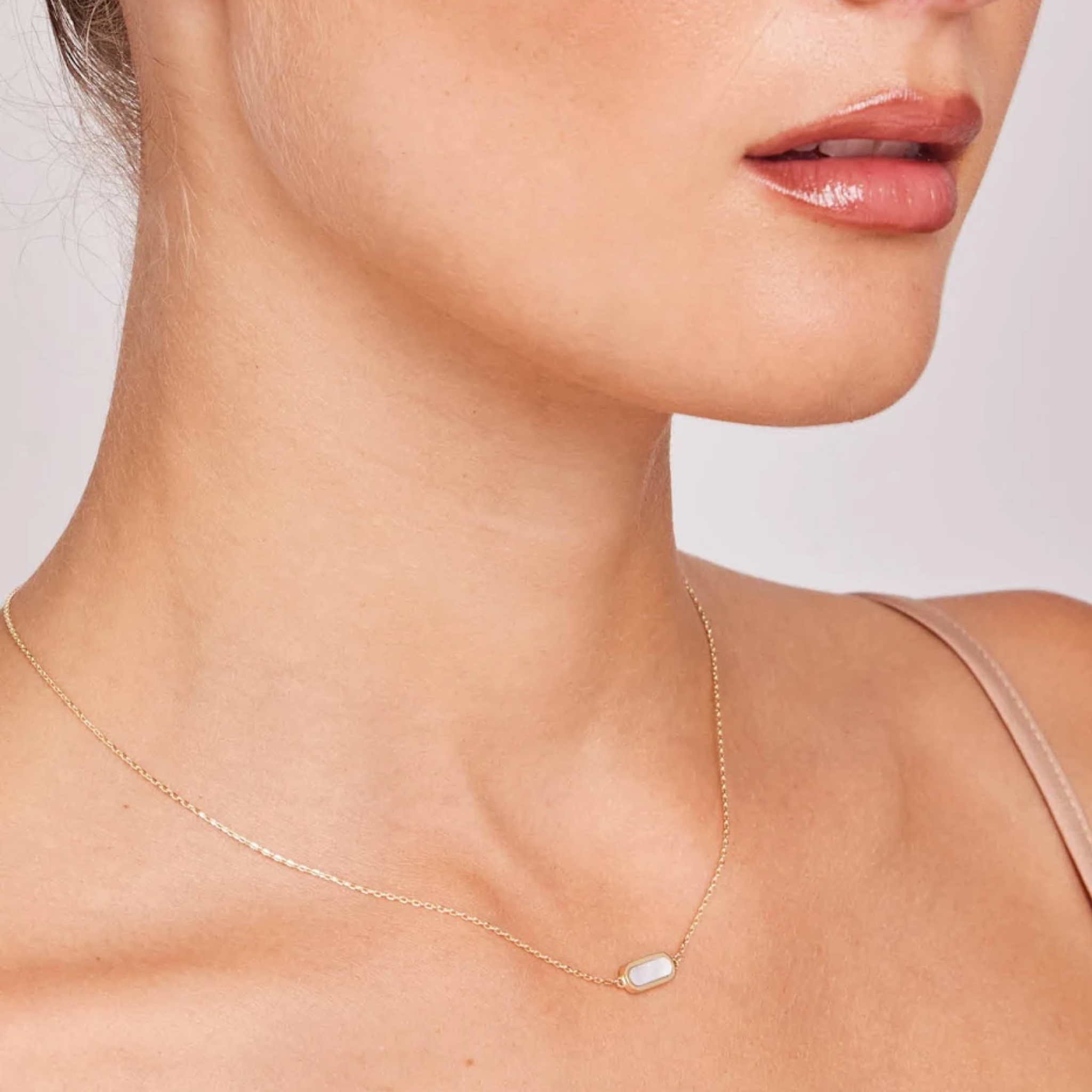 9K YELLOW GOLD MOP NECKLACE 45CM